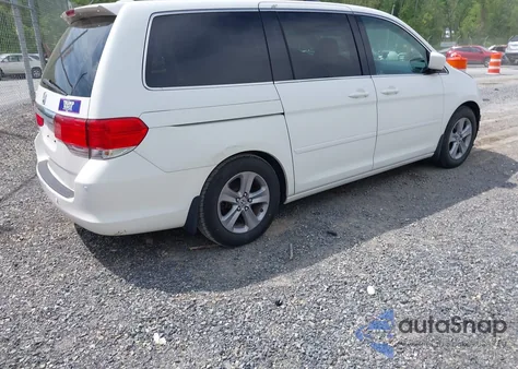 2010 Honda Odyssey Touring z USA, uszkodzony, nr VIN 5FNRL3H90AB039449
